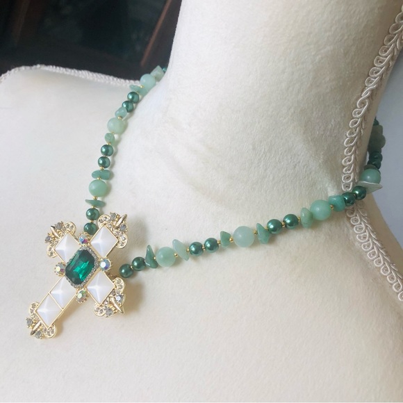 Handcrafted repurpose elegant stone cross pendant Czech glass Pearl necklace - Picture 4 of 12